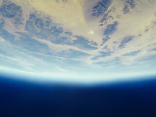 Is de aarde eigenlijk gewoon een enorme accu?