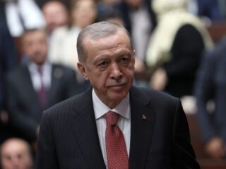 Waarom de Turkse president Erdogan raketten dreigt af te vuren op NAVO-bondgenoot Griekenland