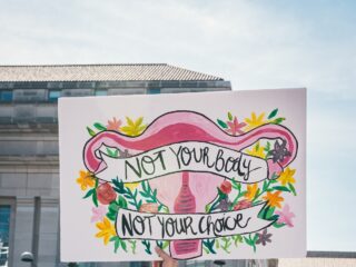 Abortuslied 'Kill the baby' zorgt voor Kamervragen