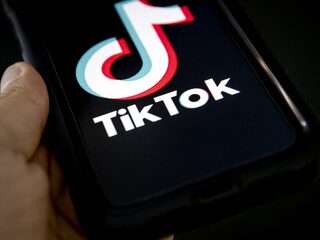 Tieners ontwikkelen Tourette-achtige tics door TikTok