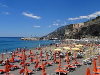 Hoe de regering van Draghi bijna struikelde over een strandstoel