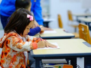 Leraren waarschuwen formatie voor ramp in onderwijs: 'Het is tijd voor structurele investeringen'