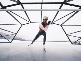 Nuis verpulvert wereldrecord en schaatst 103km/u: 'Beetje eng, maar fantastisch gevoel'