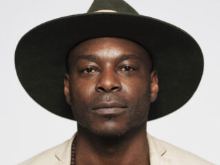 Acteur Mandela Wee Wee leerde ruimte innemen. 'Dat begint met je naam'