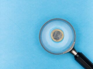 Steeds meer mensen leven in stille armoede: 'Seks bespreken we makkelijker dan salaris'