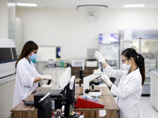 Deze drie mechanismen veroorzaken mogelijk Long Covid