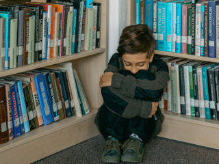 Zou pesten ook in Nederland strafbaar moeten worden?