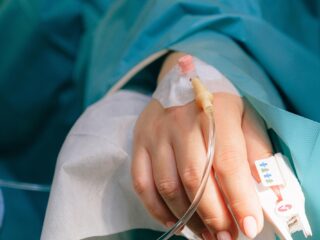 Huisarts Mirjam heeft kanker: 'Ik vind het mooi om anderen een goed einde te geven'