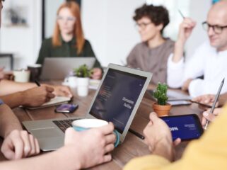'Zonder te veel koetjes en kalfjes, is vergaderen een hele nuttige bezigheid'