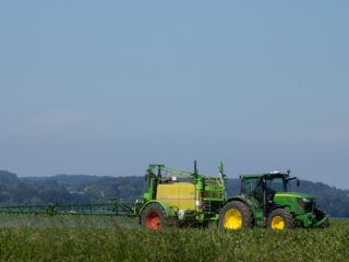 Onderzoekers vrezen tal van ziekten door bestrijdingsmiddelen bij boeren