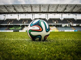 Hoe we voetbal voor mannen en vrouwen gelijkwaardiger maken