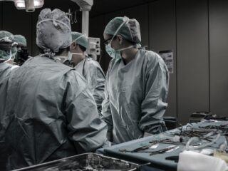 Operatiekamers zijn afvalfabrieken van ziekenhuis, maar het kan groener