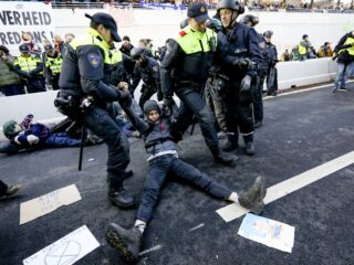 Demonstratierecht onder druk? 'Organisaties als Extinction Rebellion willen politie eindeloos frustreren'