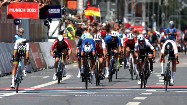 Lorena Wiebes klopt wereldkampioen in strijd om Europese titel