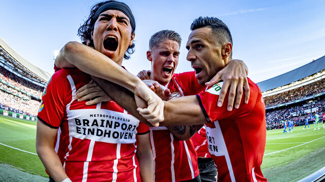 PSV verslaat voor de eerste keer Ajax in een bekerfinale