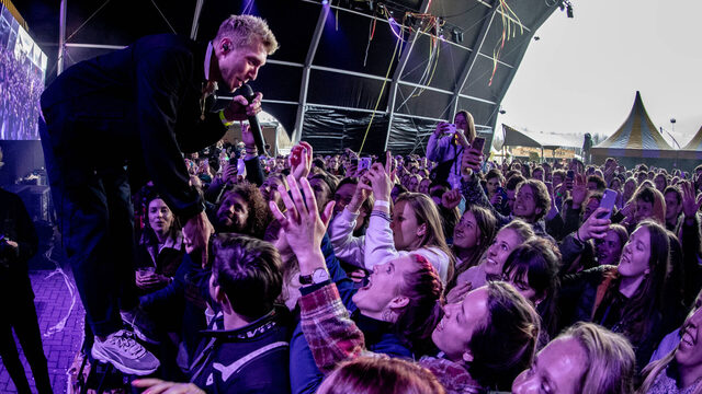 "Ontzettend goed nieuws voor evenementen": vanaf 30 juni weer feesten zonder 1,5 meter