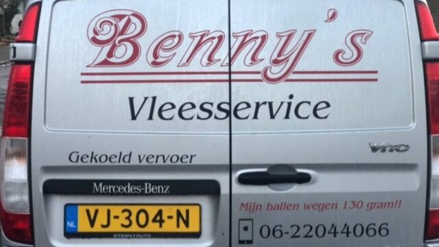 Slechtste slogan 2021 voor Nijmeegse slager: 'Mijn ballen wegen 130 gram'