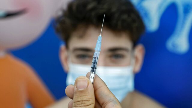 Tieners krijgen tweede prik eerder: 'Zo hebben we een veilige schoolomgeving'