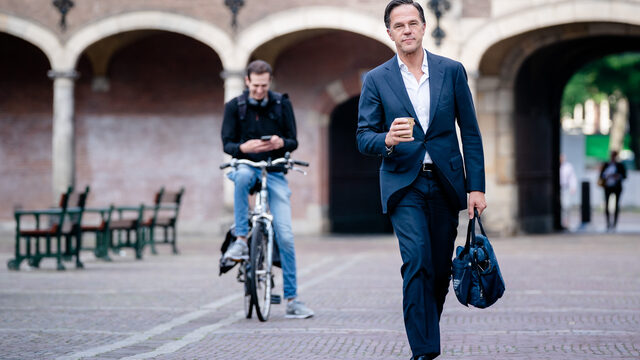 Podcast De Zomerdag: toen iedereen dacht dat Rutte weg moest