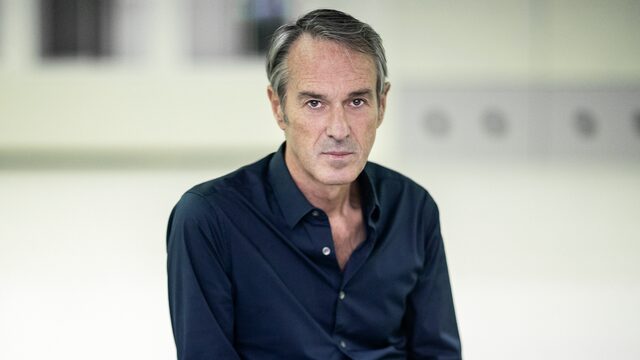 Regisseur Ivo van Hove brengt drie tragedies van Shakespeare in een non-stop tv-show