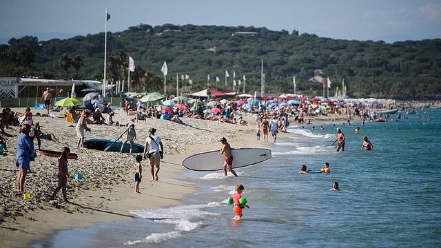 Op vakantie in coronatijd: dit wordt gedekt door je verzekeraar