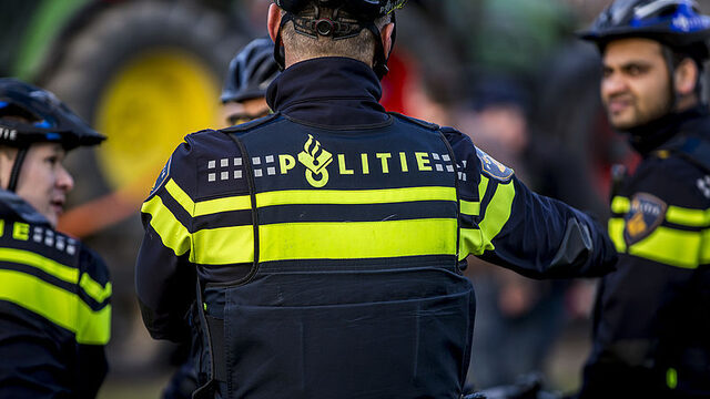 Burgers kunnen agenten controleren bij fouilleren: 5 vragen over deze nieuwe methode in Amsterdam