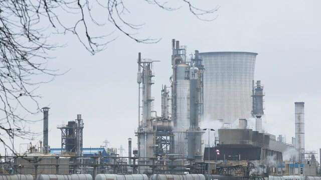 Hoe kan het dat Chemelot toestemming heeft om microplastic in de Maas te lozen?