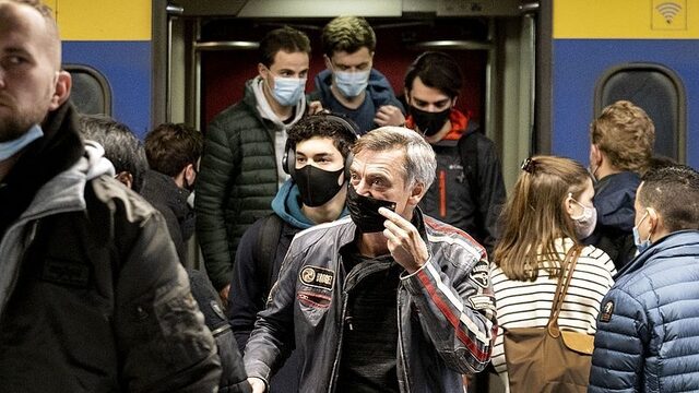 Merendeel van gevaccineerde mensen wil specifieke maatregelen voor ongevaccineerden