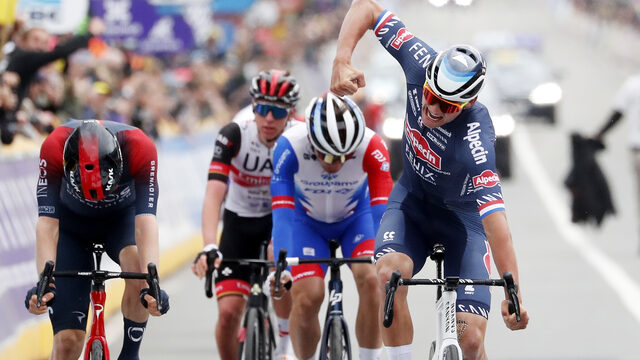 Mathieu van der Poel wint voor tweede keer Ronde van Vlaanderen