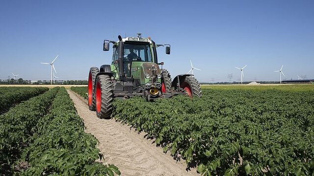 RIVM wil strengere regels voor gebruik van landbouwgif om mogelijk hersenziektes te voorkomen