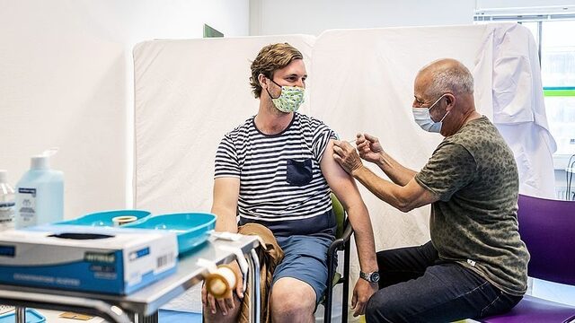 Waar staan we nu met de boosterprikken? 5 vragen en antwoorden