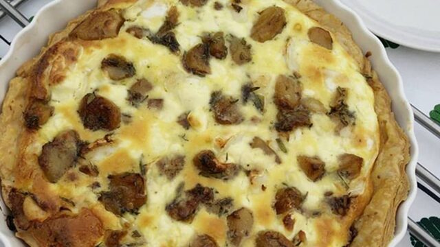 Het recept voor de gekarameliseerde knoflooktaart van Ottolenghi