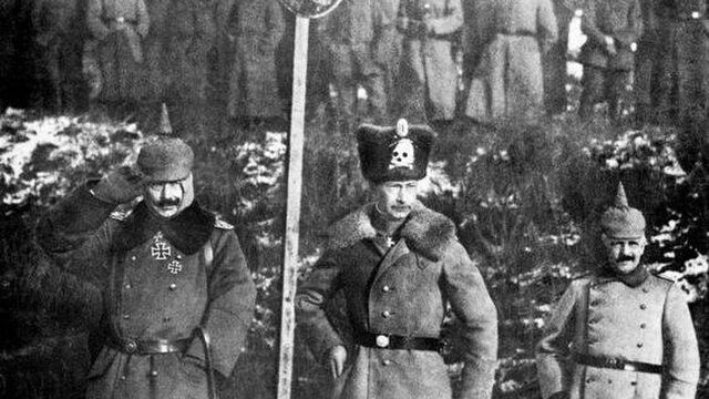 Hoe de Duitse keizerlijke familie Hitler in het zadel hielp