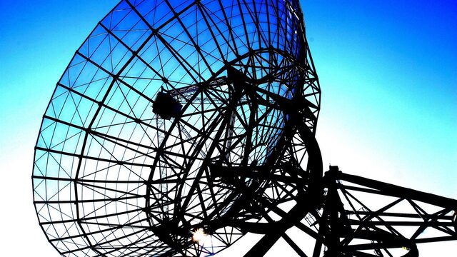 Drentse radiotelescopen als pleisterplaatsen van de Kosmische Komedie