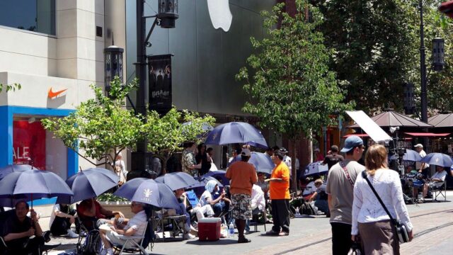 Spraakmakers duikt de archieven in: van de eerste iPhone tot een onbenullige Poetin