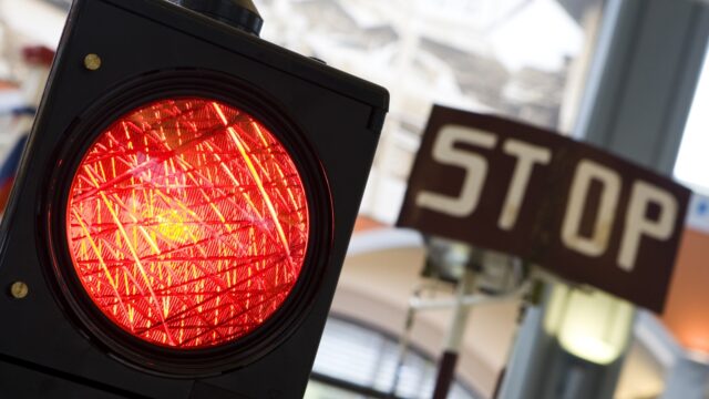 Alledaagse Vragen - Mag je een stoplicht omzeilen?