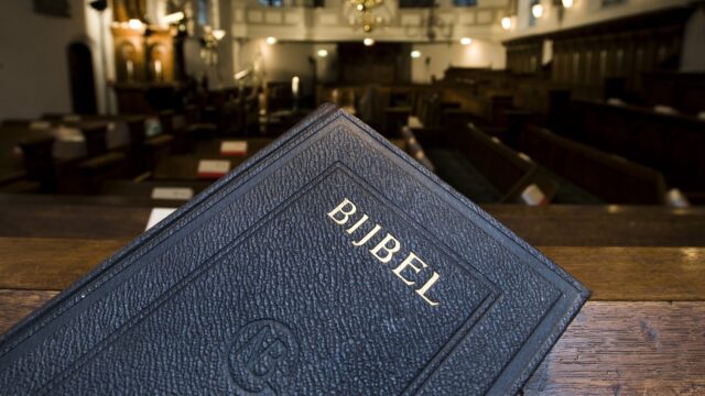 'Onze ouder die in de hemelen zijt'?