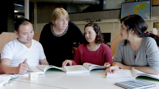 Hoe is het om op latere leeftijd een nieuwe taal te moeten leren?