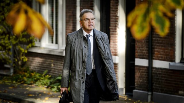 Oud-minister Ernst Hirsch Ballin over immigratie: 'Wij hebben belang bij migrerende werknemers'
