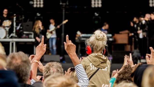 Stand.nl: 'We moeten gehoorschade serieuzer nemen'
