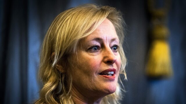 Jet Bussemaker vindt dat regering regie moet nemen in corona-aanpak: 'Niet alleen aan sectoren overlaten'