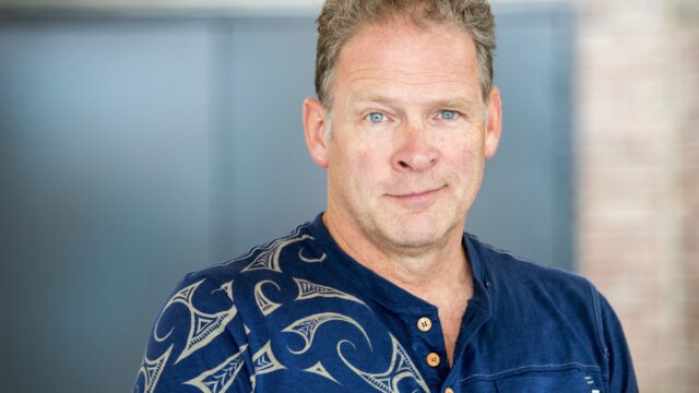 Erik van Muiswinkel houdt van de Nederlandse taal (maar iets minder van spelling)
