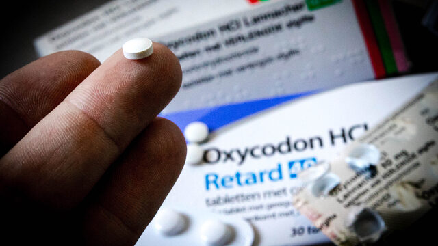 Effectief tegen de pijn, maar gevaarlijk verslavend: hoe om te gaan met oxycodon?