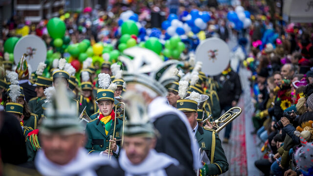 Priester Danny is ook prins carnaval: 'De polonaise in het café, als prins ontkom je daar niet aan'