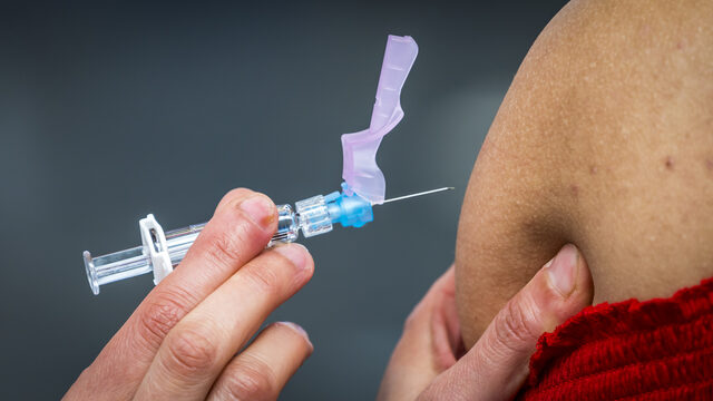 'Obsceen dat farmaceuten zoveel verdienen aan vaccins'