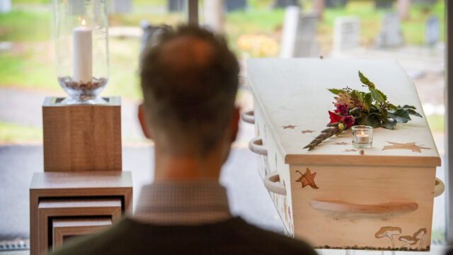Stand.nl: 'Uitvaarten zijn veel te duur'