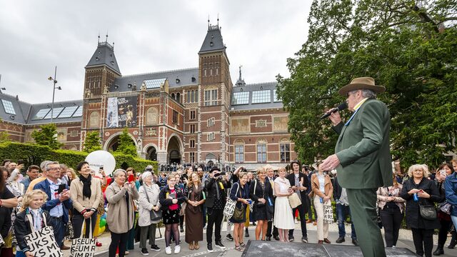 Elfie Tromp over protestliederen: 'Met muziek raak je meteen iemand in het hart'