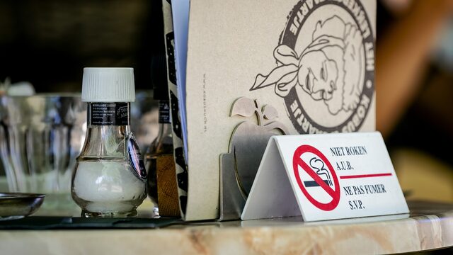 Rookvrije terrassen McDonald's: 'We moeten rokers niet als paria behandelen'