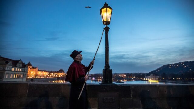 Actiegroep in Londen strijdt voor behoud van Dickensiaanse gaslampen
