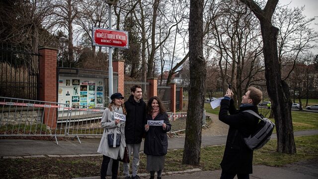 Voortaan zit de Russische ambassade in Praag aan de ‘straat van de Oekraïense helden’